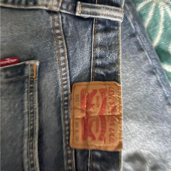 Med- Blue ripped Levi’s Jeans - Picture 1 of 2